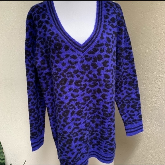 John + Jenn Leopard Print V Neck Sweater - Picture 2 of 13